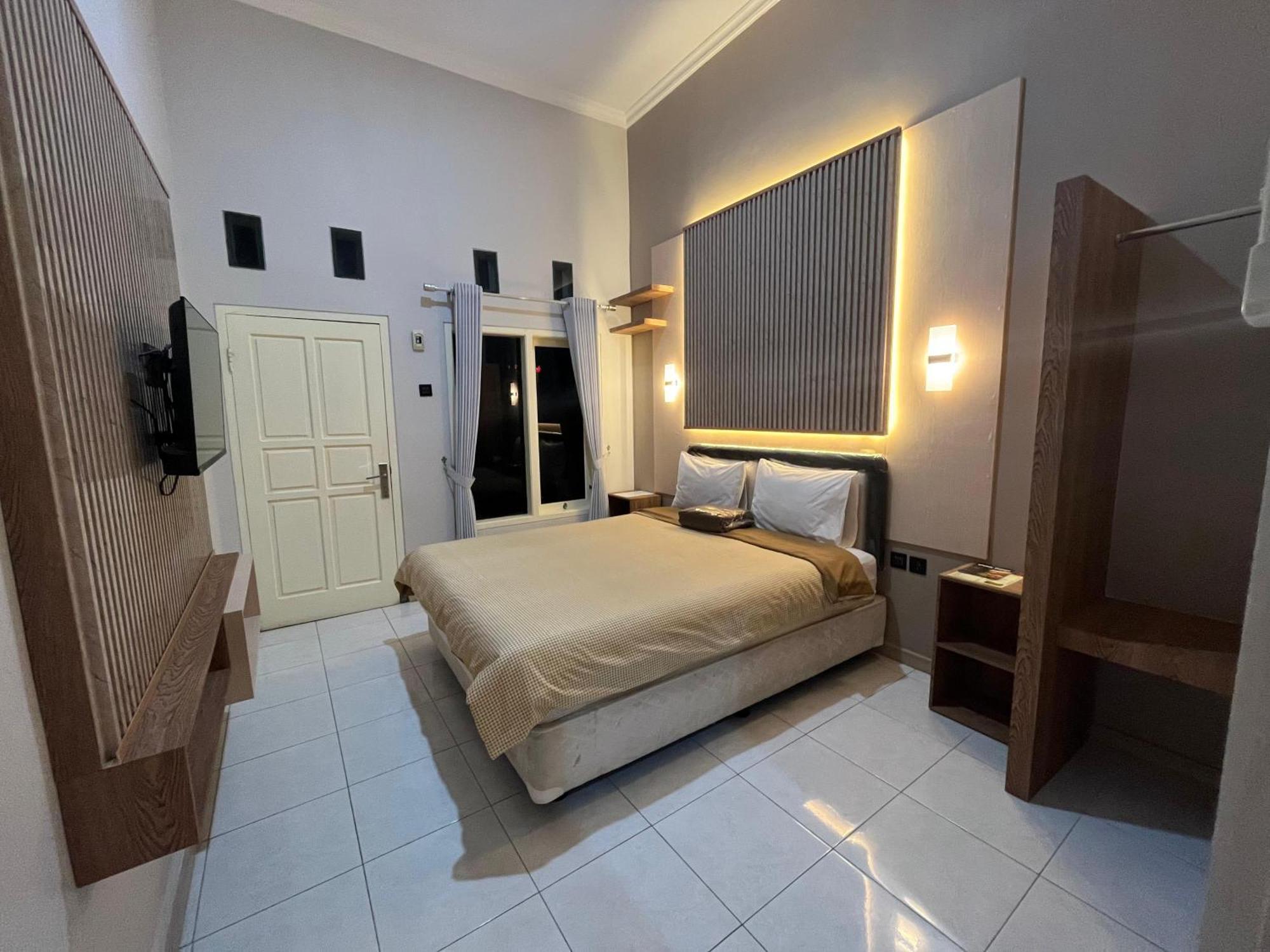 Clover Homestay Probolinggo Exterior foto