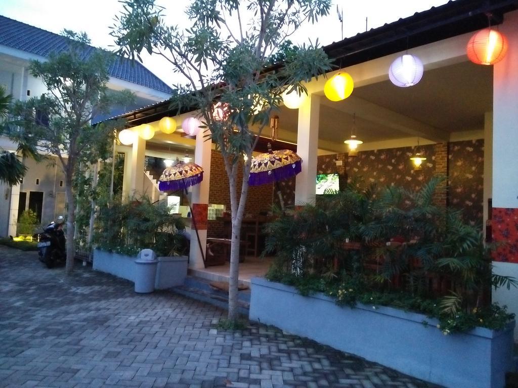 Clover Homestay Probolinggo Exterior foto